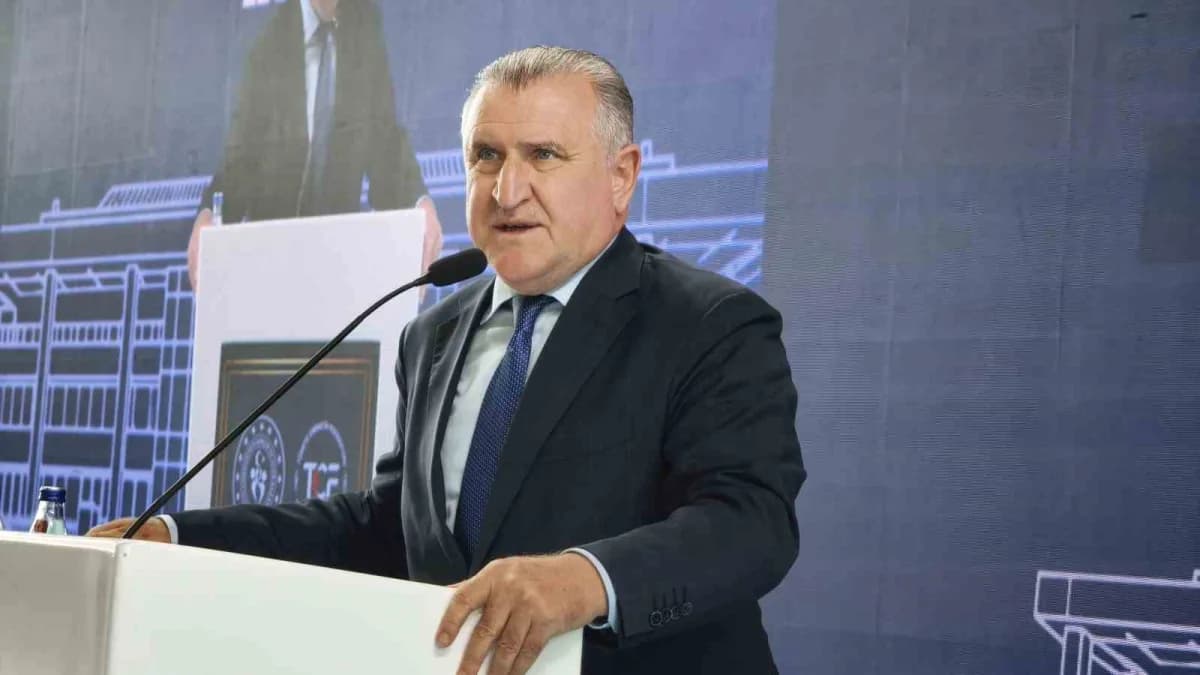 Gençlik ve Spor Bakanı Osman Aşkın Bak, "Türkiye Cimnastik Federasyonu (TCF) artık sağda solda kirada değil, kendisine a