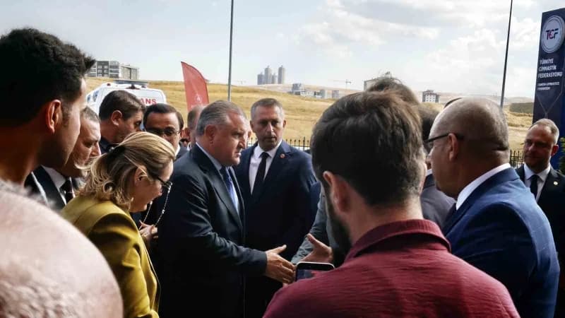 Gençlik ve Spor Bakanı Osman Aşkın Bak, "Türkiye Cimnastik Federasyonu (TCF) artık sağda solda kirada değil, kendisine a
