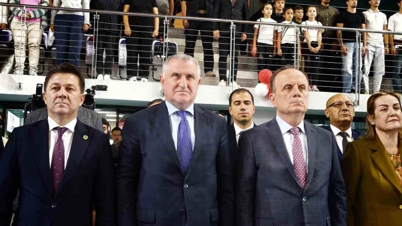 Gençlik ve Spor Bakanı Osman Aşkın Bak, "Türkiye Cimnastik Federasyonu (TCF) artık sağda solda kirada değil, kendisine a