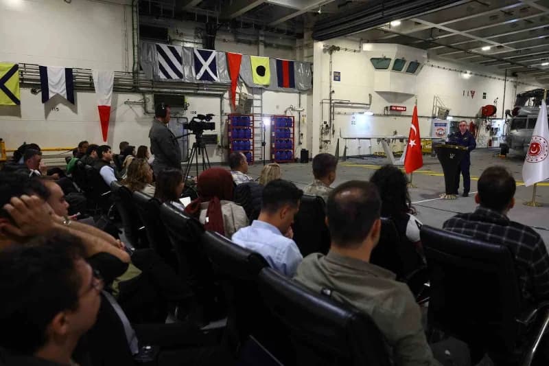 TCG Anadolu gemisinden Dikey İnsansız Hava Aracı kalkışı sırasında çekilmiş askeri tatbikat görüntüsü