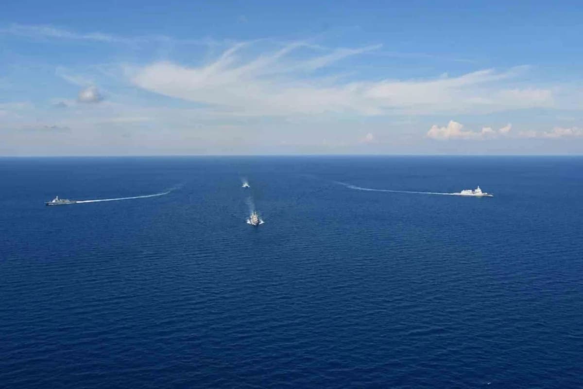 TCG Burgazada korveti NATO Daimî Deniz Görev Grubu-2 ve Dynamic Guard-II/26 Tatbikatı kapsamında denizde eğitim yaparken