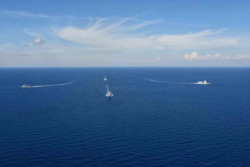 TCG Burgazada korveti NATO Daimî Deniz Görev Grubu-2 ve Dynamic Guard-II/26 Tatbikatı kapsamında denizde eğitim yaparken