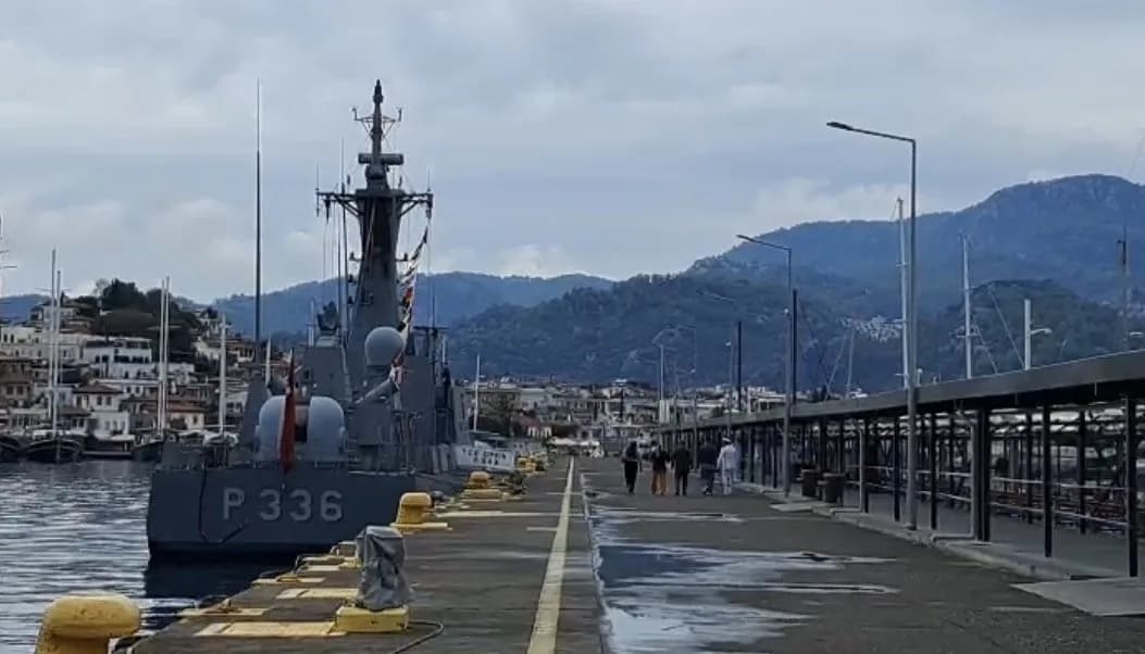 Marmaris Cruise Port’ta ziyarete açılan TCG Zıpkın gemisi ve ziyaretçiler
