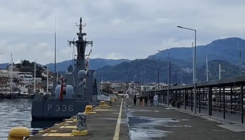 Marmaris Cruise Port’ta ziyarete açılan TCG Zıpkın gemisi ve ziyaretçiler