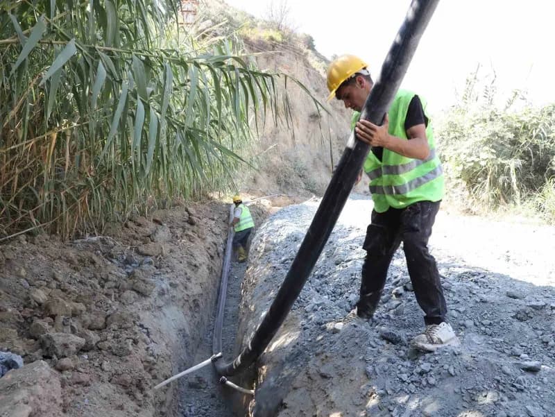 Samandağ’da Tekebaşı Grubu İçme Suyu Şebekesi Projesi kapsamında sürdürülen altyapı çalışmalarından görüntü.