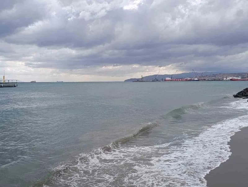 Tekirdağ’da etkili olan fırtına, balıkçıların denize açılmasına engel oldu