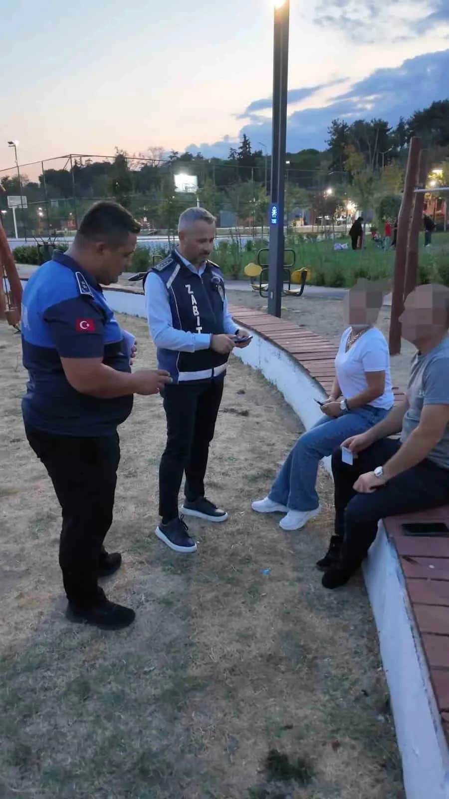 Tekirdağ’ın Süleymanpaşa ilçesinde Zabıta Müdürlüğü ekipleri, park, bahçe ve mesire alanlarında çevreyi kirleten kişiler