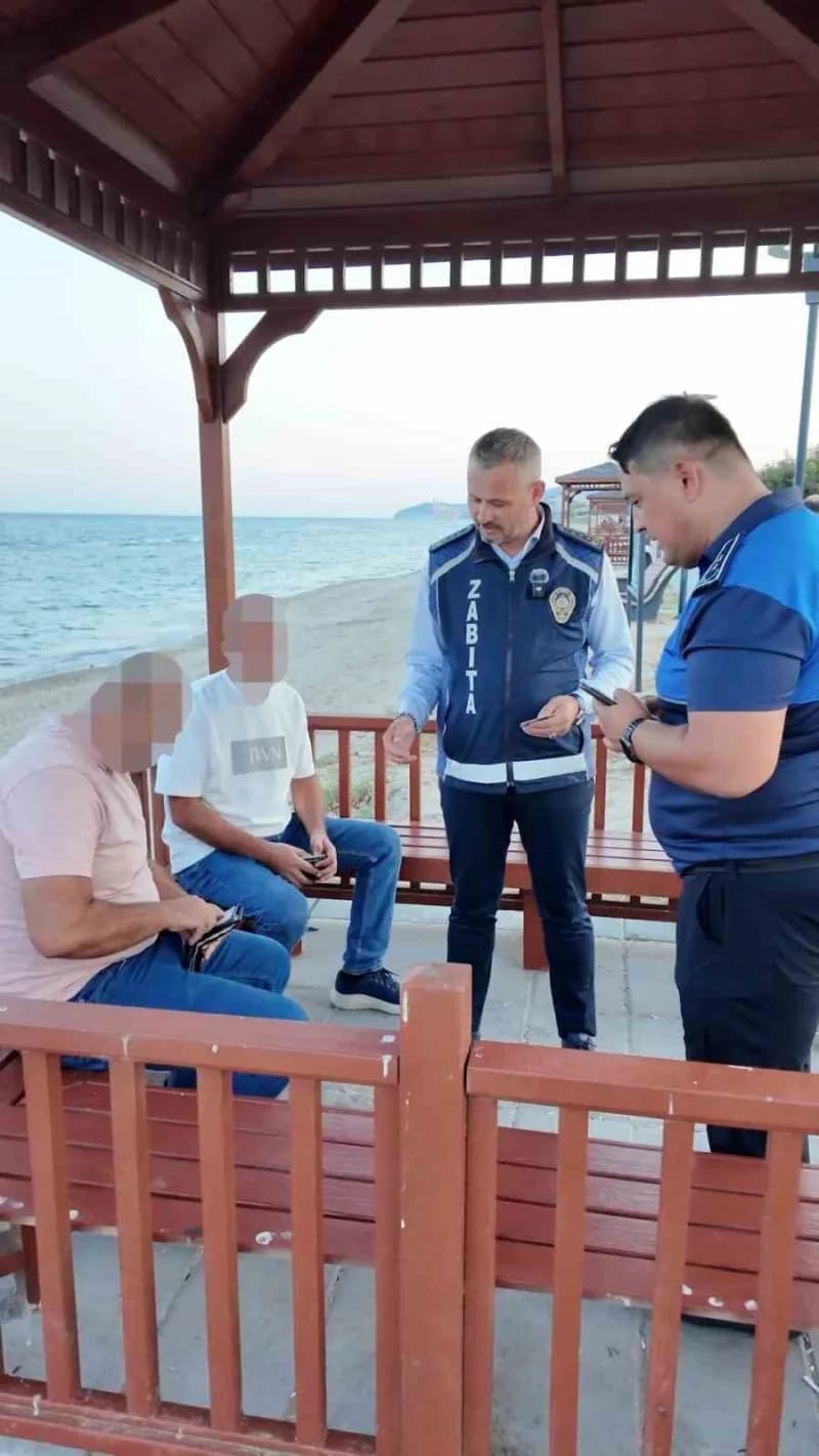 Zabıta ekipleri, vatandaşları ortak kullanım alanlarının temizliğine ve korunmasına yönelik kurallara uymaları konusunda