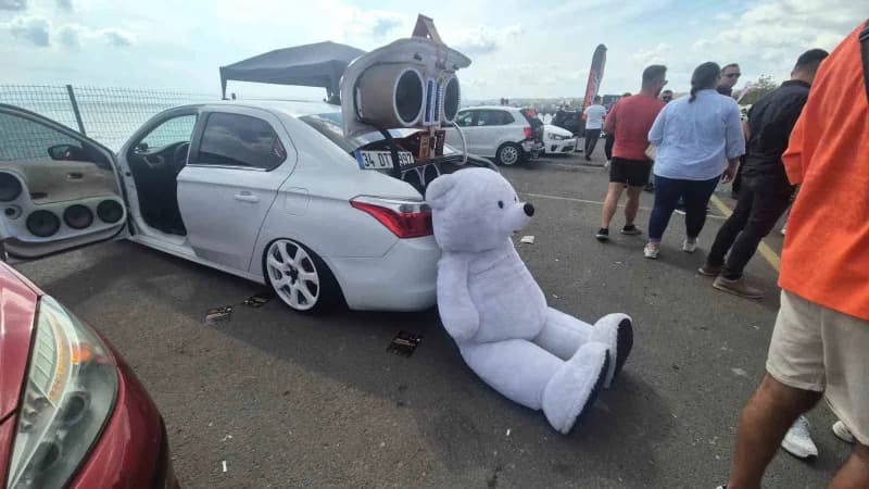 Asfaltı yakıp geçtiler: Tekirdağ’da nefes kesen Drift şovu