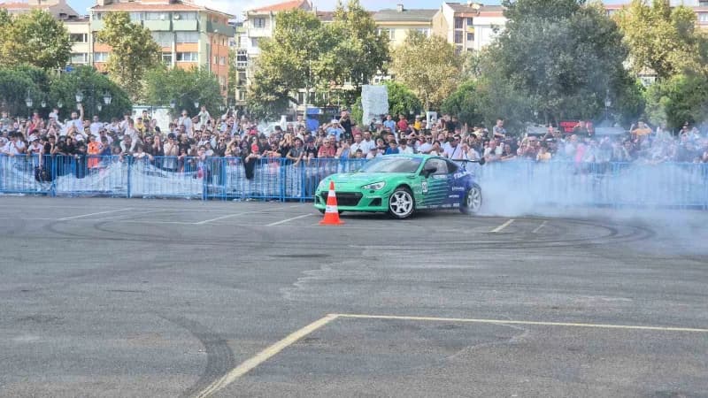 Festival öncesinde düzenlenen antrenmanların ardından Drift araçları tek tek gösteri alanına çıktı.