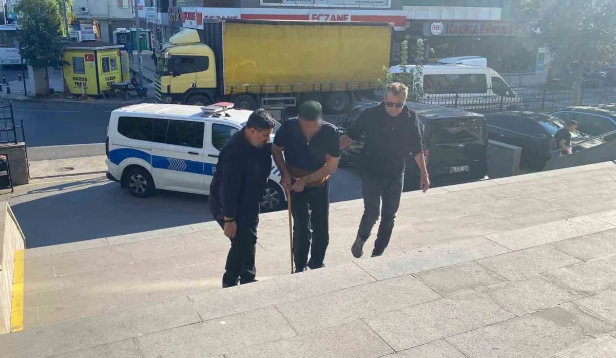 Mehmet Ünlü, Emniyetteki işlemlerinin tamamlanmasının ardından adliyeye sevk edildi.