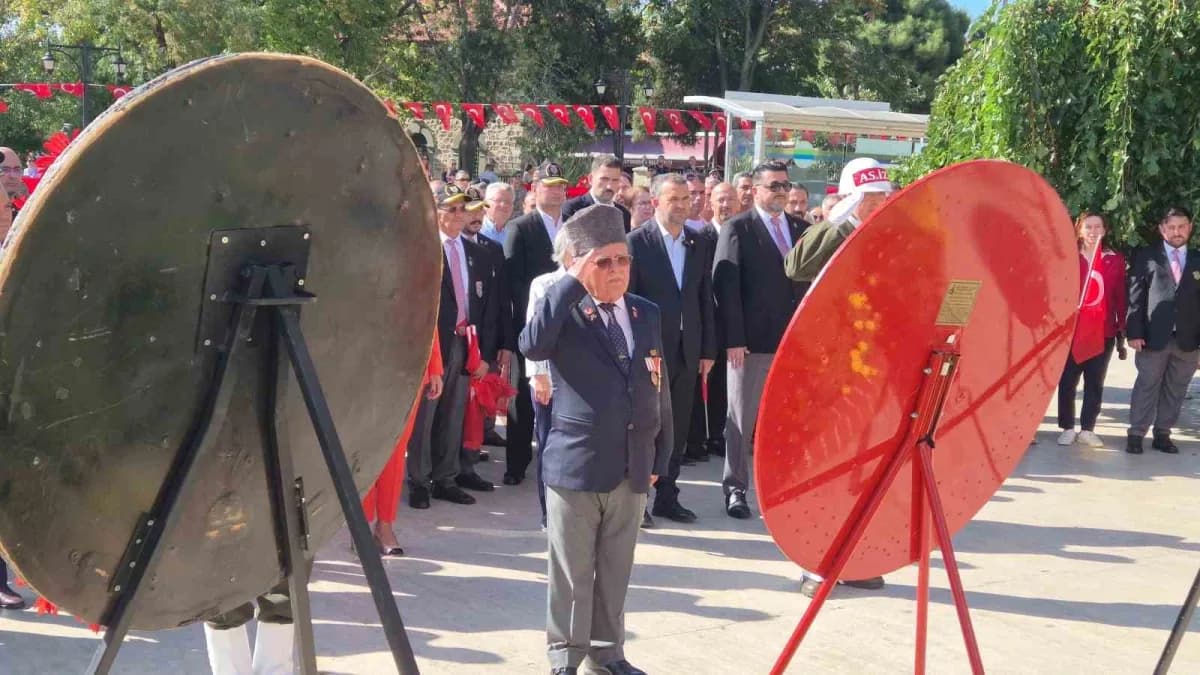 Tekirdağ’ın Süleymanpaşa ilçesinde 19 Eylül Gaziler Günü dolayısıyla yürüyüş düzenlendi. Gazilerin öncülük ettiği yürüyü