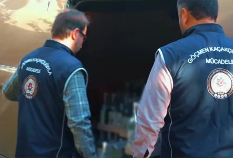 Denetimlerde 998 araç kontrol edilirken, kurallara uymadığı belirlenen 31 sürücüye idari para cezası uygulandı.