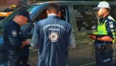Tekirdağ’da polis ekiplerinin huzur uygulaması sırasında araç ve kişi kontrolleri yapması