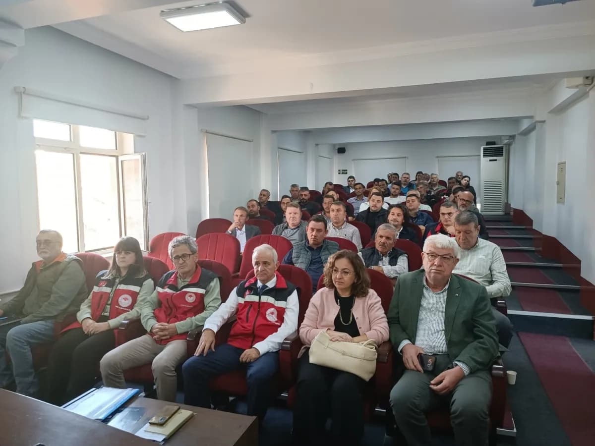 Tekirdağ İl Tarım ve Orman Müdürlüğü toplantı salonunda Kırsal Kalkınma Yatırım Programı bilgilendirme toplantısı