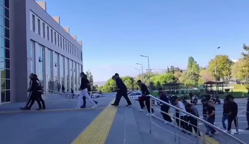 Tekirdağ merkezli 4 ilde düzenlenen organize suç operasyonunda polis ekipleri çalışma yapıyor