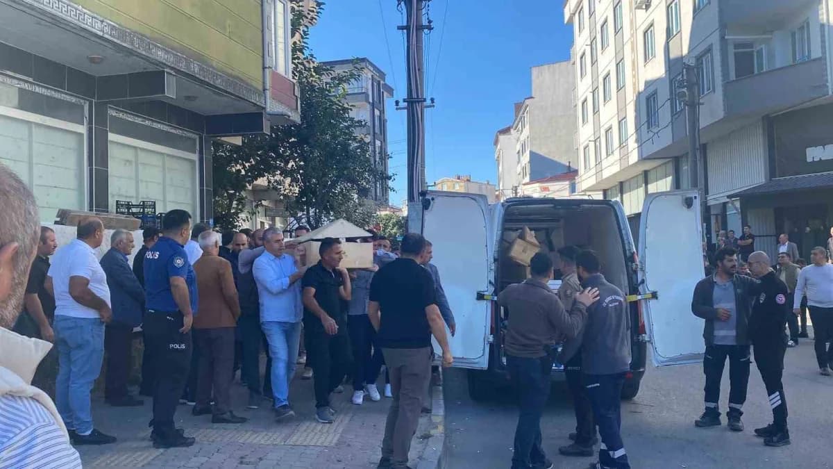 Kapaklı Cumhuriyet Mahallesi Erbay Caddesi’nde eşler arasında çıkan tartışma ölümle sonuçlandı.