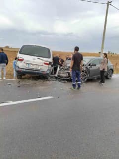 Tekirdağ Ergene ilçesinde panelvan ile otomobilin çarpıştığı trafik kazası sonrası olay yeri
