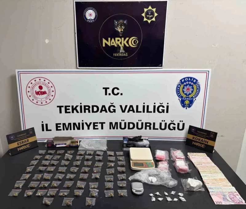 Tekirdağ’da uyuşturucu operasyonunda ele geçirilen uyuşturucu maddeler ve materyaller