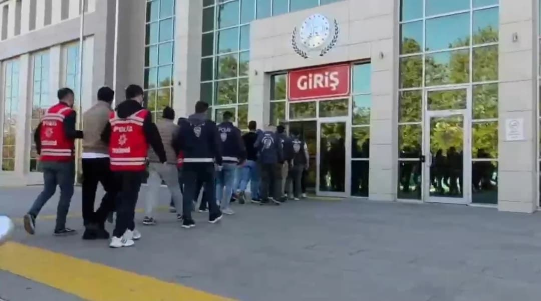 Tekirdağ'da internet üzerinden yasa dışı Bahis faaliyetlerine yönelik düzenlenen operasyonda gözaltına alınan 22 şüpheli