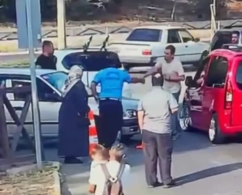 Tekirdağ Sahili’nde nefes borusuna şeker kaçması sonucu nefes almakta güçlük çeken vatandaşa, olay yerinde bulunan Zabıt