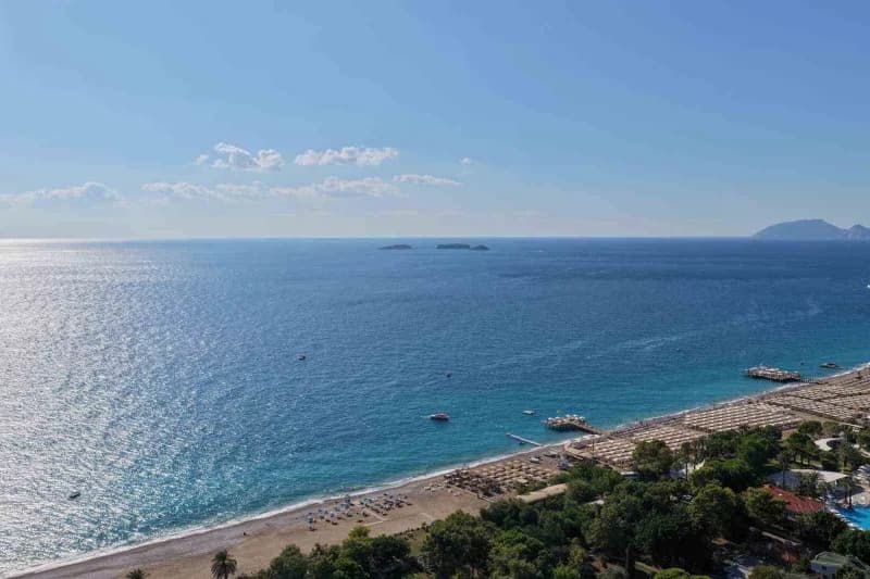 Antalya Valiliği ile Deniz Yaşamını Koruma Derneği (DYKD) arasında imzalanan iş birliği protokolü çerçevesinde, Kemer Te