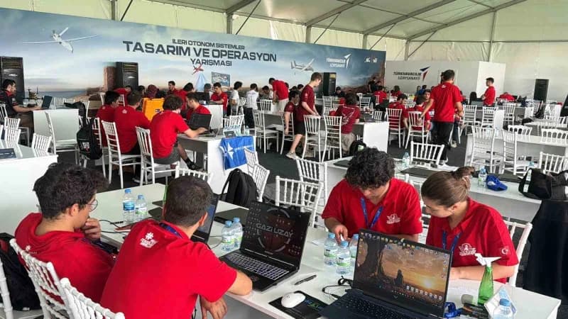 TEKNOFEST 2026 İleri Otonom Sistemler Yarışması kapsamında Adıyaman'da gençlerin otonom sistem projelerini sunması