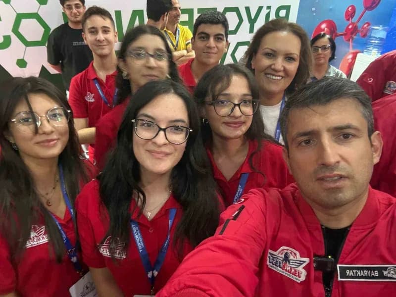 TEKNOFEST 2026’nın Diyarbakır’da düzenlenen finallerine, İzmir İl Milli Eğitim Müdürlüğüne bağlı okulların elde ettiği b