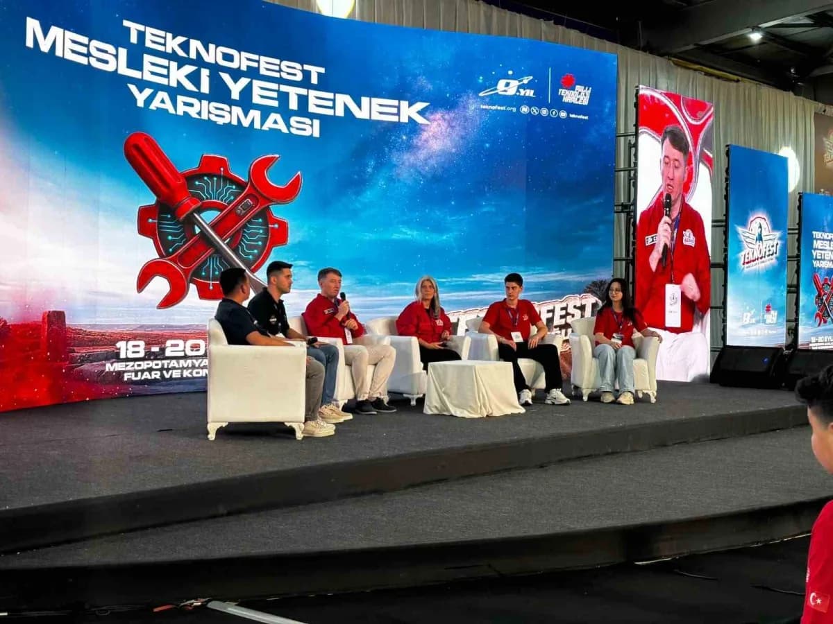 TEKNOFEST 2026’nın Diyarbakır’da düzenlenen finallerine, İzmir İl Milli Eğitim Müdürlüğüne bağlı okulların elde ettiği b