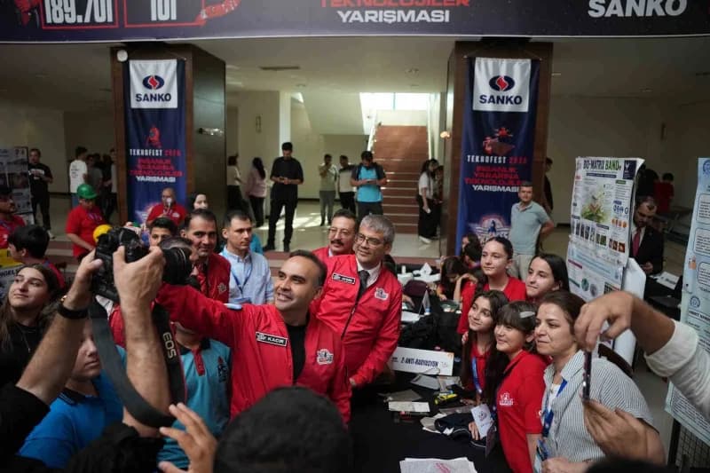 Bakan Kacır ve Selçuk Bayraktar, SANKO Yürütücülüğünde düzenlenen TEKNOFEST İnsanlık Yararına Teknolojiler yarışmasını z