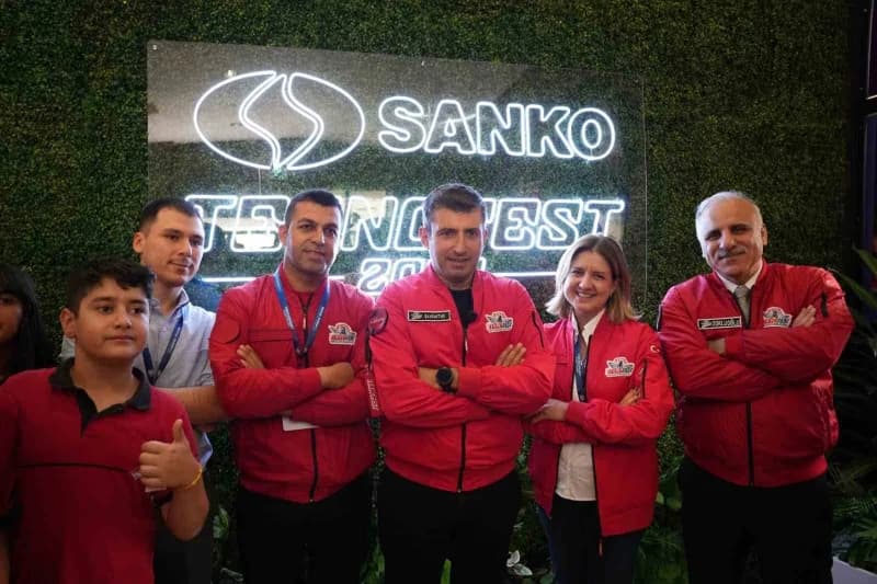 Bakan Kacır ve Selçuk Bayraktar, SANKO Yürütücülüğünde düzenlenen TEKNOFEST İnsanlık Yararına Teknolojiler yarışmasını z