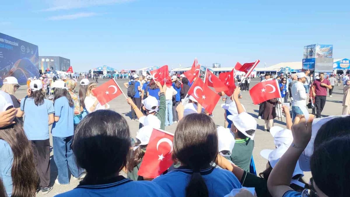 İlk günden binlerce vatandaş GAP Havalimanı’na akın etti