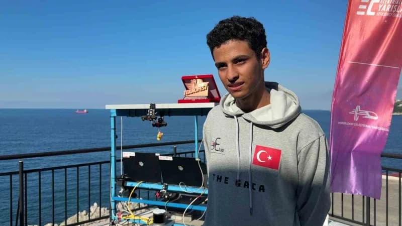 Araçlarında bir lidar, üç kamera ve GPS donanımı bulunduğunu belirten Takım üyelerinden Meslek Lisesi öğrencisi Muhammet