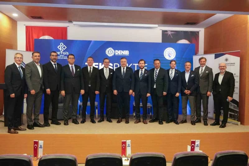 Sektör temsilcilerini Denizli'de buluşturan TEKSPEKTİF programında, Tekstil ve hazır giyimdeki sipariş kayıpları ile art