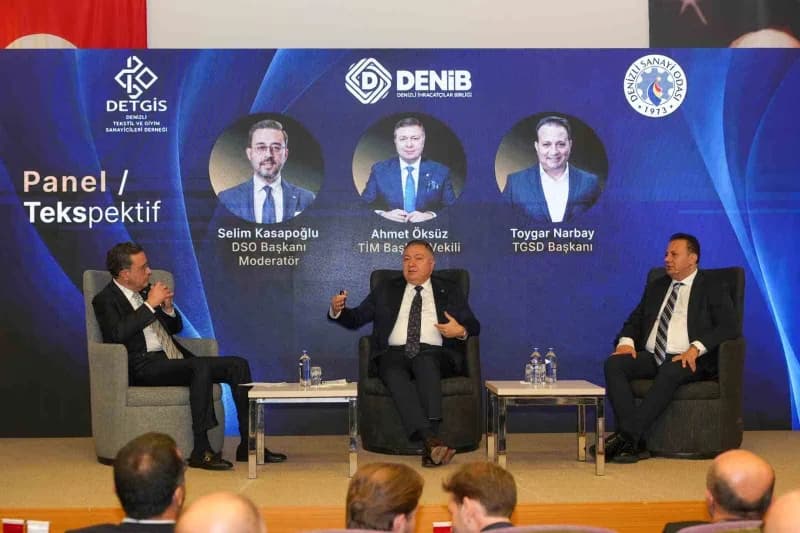 Denizli’de tekstil ve hazır giyim sektör temsilcilerinin katıldığı TEKSPEKTİF programından bir panel görüntüsü