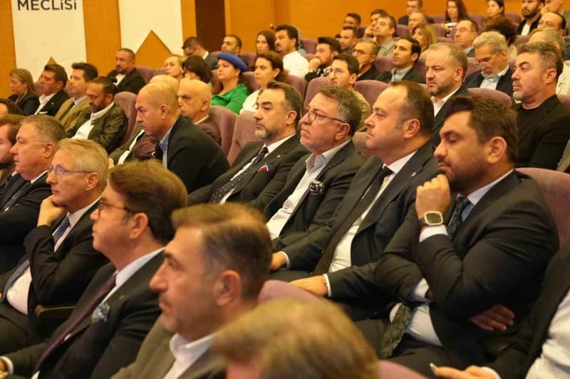 Sektör temsilcilerini Denizli'de buluşturan TEKSPEKTİF programında, Tekstil ve hazır giyimdeki sipariş kayıpları ile art