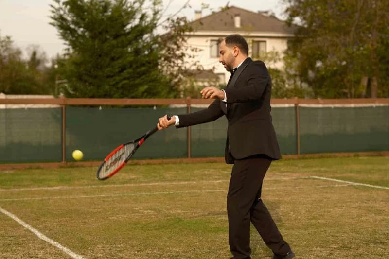 İstanbul'da tenis dersi sırasında tanışan ve zamanla arkadaşlıkları aşka dönüşen çift, hayatlarını birleştirdi.