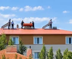 Erzincan Tercan ilçesinde çatıda intihar girişiminde bulunan kişinin indirildiği olay yeri