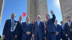 Çanakkale Şehitler Abidesi’nde AK Parti Genel Başkanvekili Mustafa Elitaş ve partililer şehitleri ziyaret ediyor