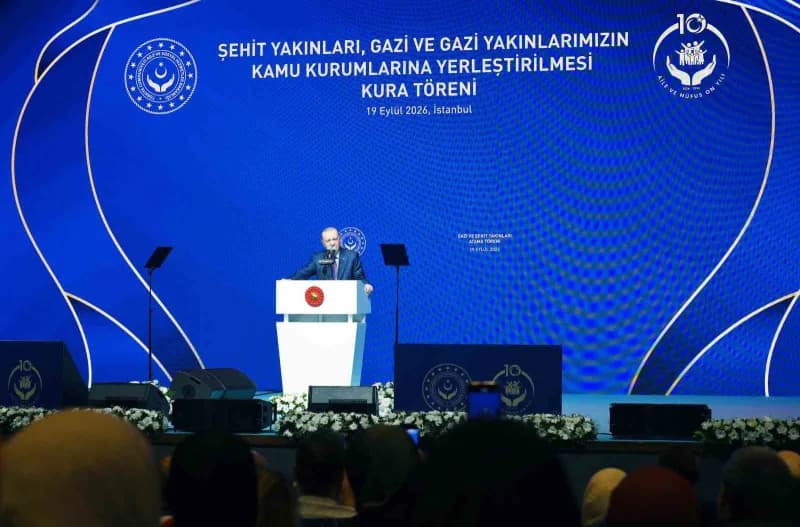 Cumhurbaşkanı Recep Tayyip Erdoğan, İstanbul'da düzenlenen "Şehit Yakınları, Gazi ve Gazi Yakınlarımızın Kamu Kurumların