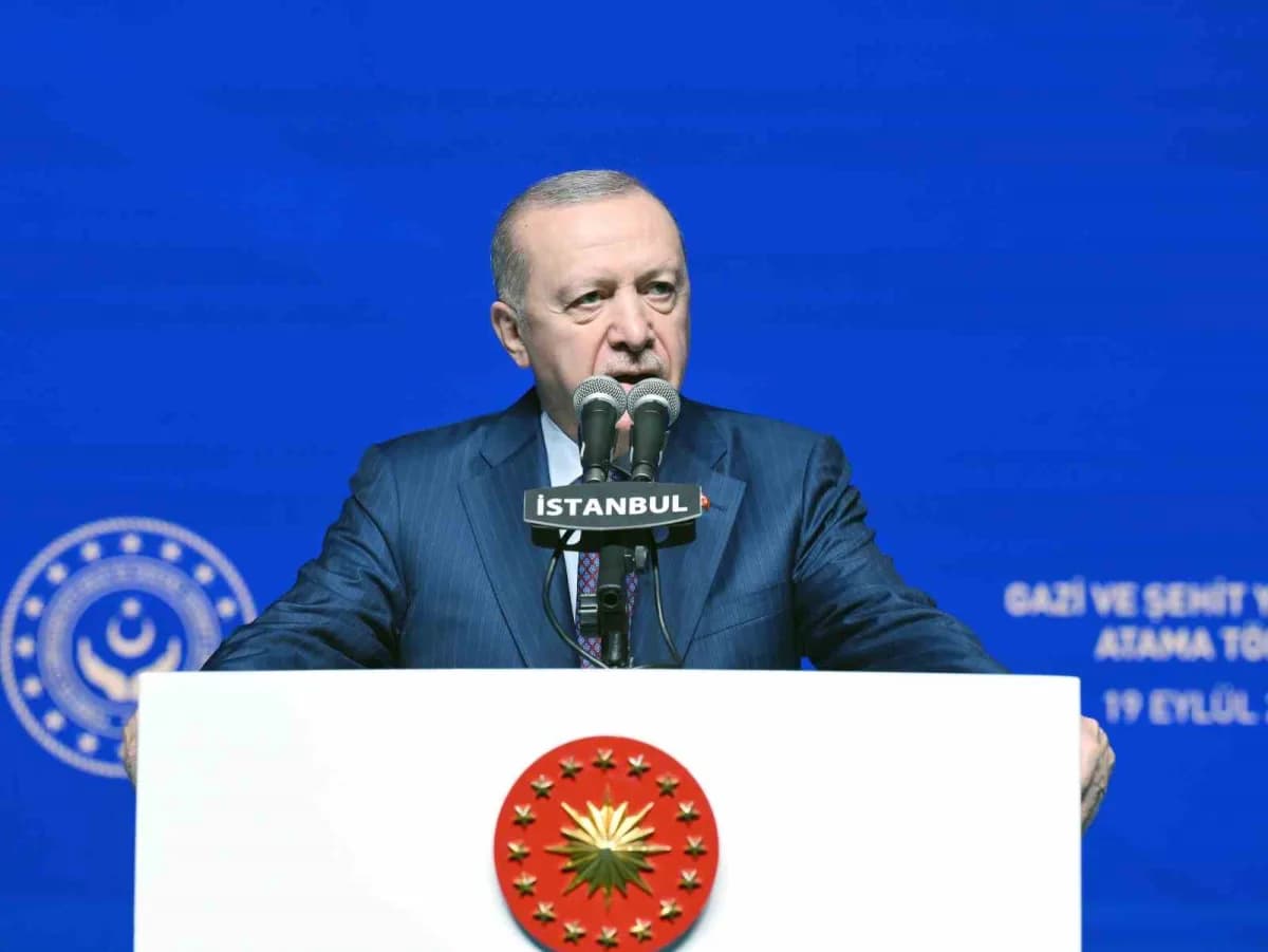 Cumhurbaşkanı Recep Tayyip Erdoğan, "Şehitlerimizin asil ve aziz ruhlarını incitecek, gazilerimizin emeklerini boşa düşü