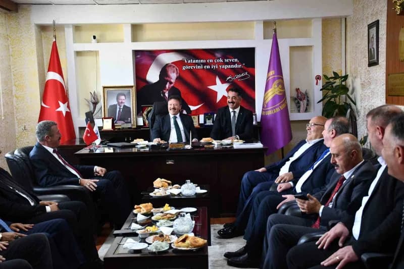 TESK Başkan Adayı Yiğiner , Ardahan Esnaf ve Sanatkârlar Odası Başkanı Candar Yılmaz'ı ziyaret etti.