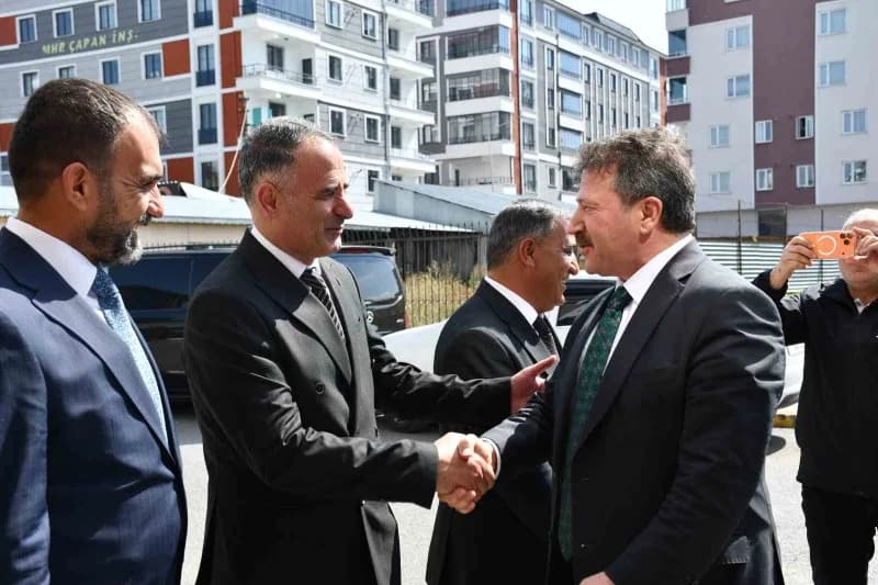 TESK Başkan Adayı Yiğiner , Ardahan Esnaf ve Sanatkârlar Odası Başkanı Candar Yılmaz'ı ziyaret etti.