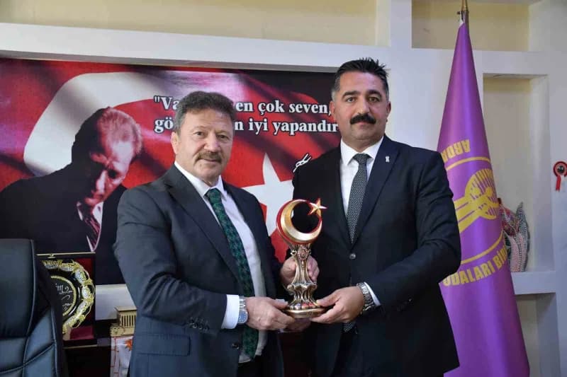 TESK Başkan Adayı Yiğiner , Ardahan Esnaf ve Sanatkârlar Odası Başkanı Candar Yılmaz'ı ziyaret etti.