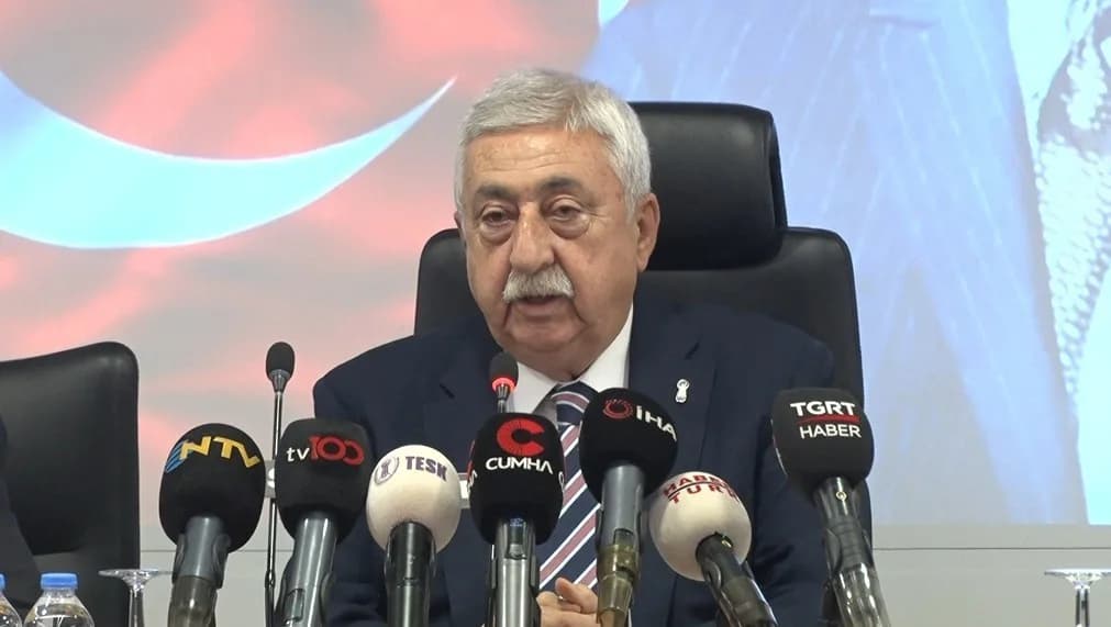Türkiye Esnaf ve Sanatkarları Konfederasyonu (TESK) Başkanı Bendevi Palandöken, Genel kurul öncesi gündeme ilişkin değer
