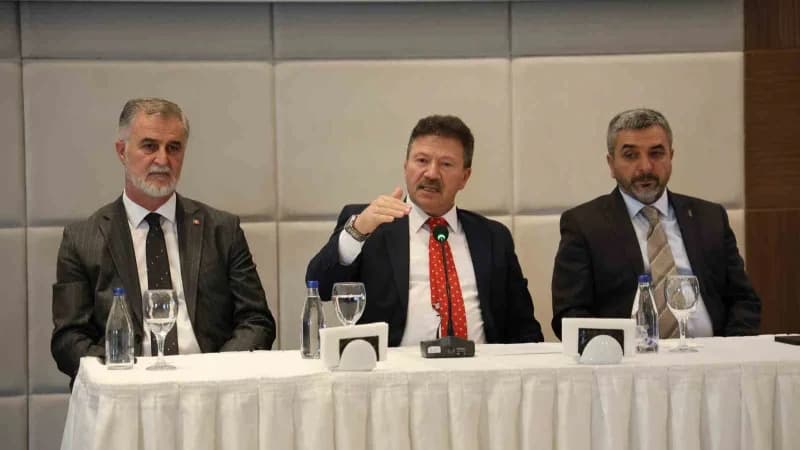 Mehmet Yiğiner, "Temsil ettiğimiz delegelik iradesi ve oylarımız asla satılık değildir" dedi.