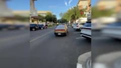 Tesla Cybercab sürücüsüz taksi Houston’da test sürüşü yaparken