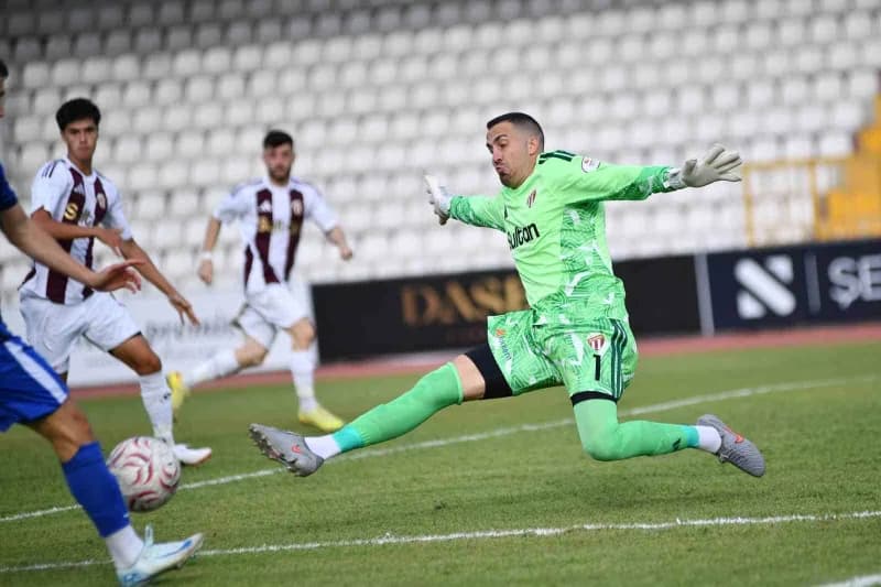 TFF 2. Lig Kırmızı Grup 3. Haftasında İnegölspor sahasında Karacabey Belediyespor 1-0 mağlup oldu.