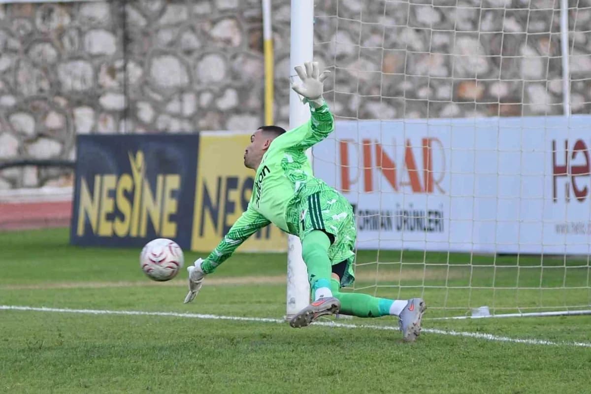 TFF 2. Lig Kırmızı Grup 3. Haftasında İnegölspor sahasında Karacabey Belediyespor 1-0 mağlup oldu.