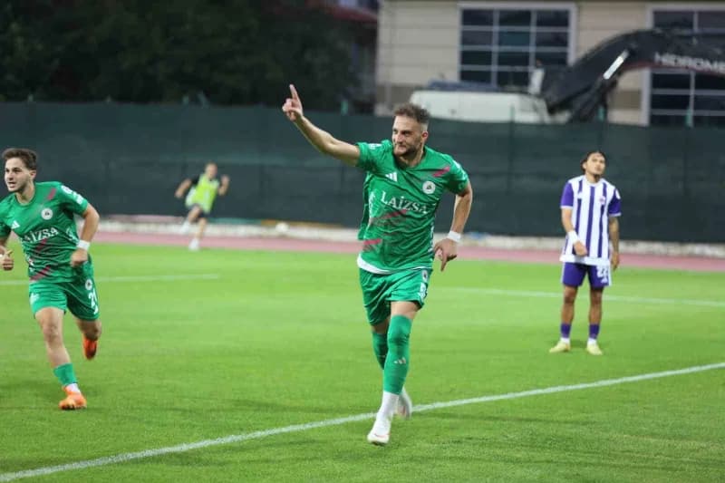TFF 2. Lig Beyaz Grup'un 3. Haftasında Isbaş Isparta 32 Spor, sahasında Güzide Gebzespor’la 3-3 berabere kaldı.